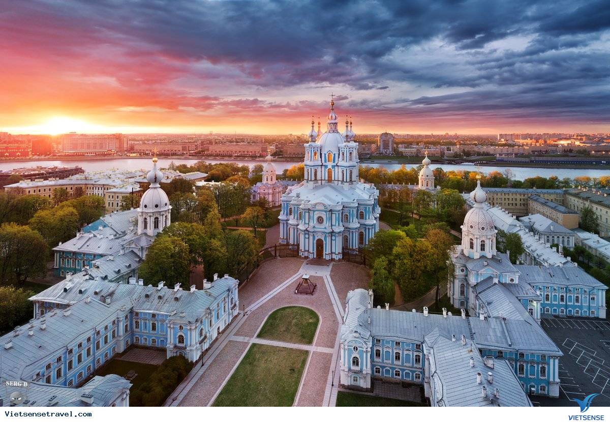 Toàn cảnh tu viện Smolny