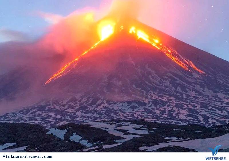Núi lửa hoạt động ở Bán đảo Kamchatka