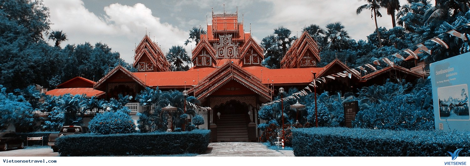 Wat Ban Densahari Sri Muang Thái Lan