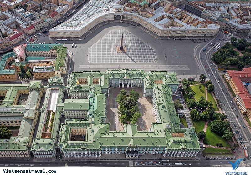 Cung điện Mùa Đông công trình kiến trúc mang tính biểu tượng của Nga