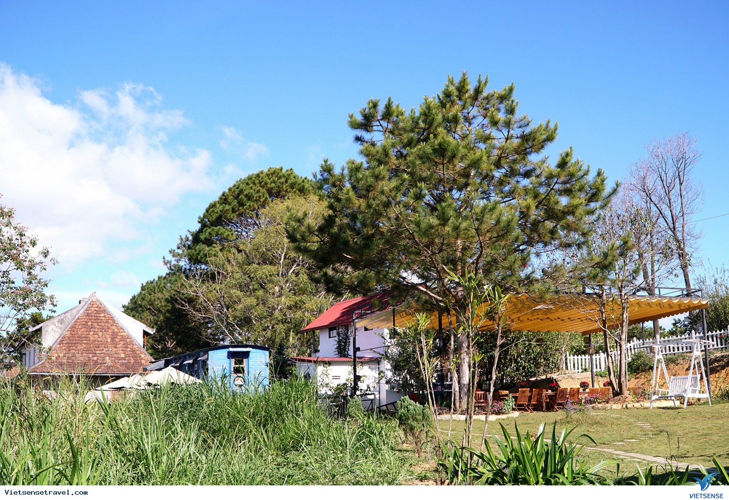 Dalat Train Villa và Cafe: Quán cà phê nổi tiếng tại Phường 9 Đà Lạt - Ảnh 3 Dalat Train Villa và Cafe: Quán cà phê nổi tiếng tại Phường 9 Đà Lạt - Ảnh 3