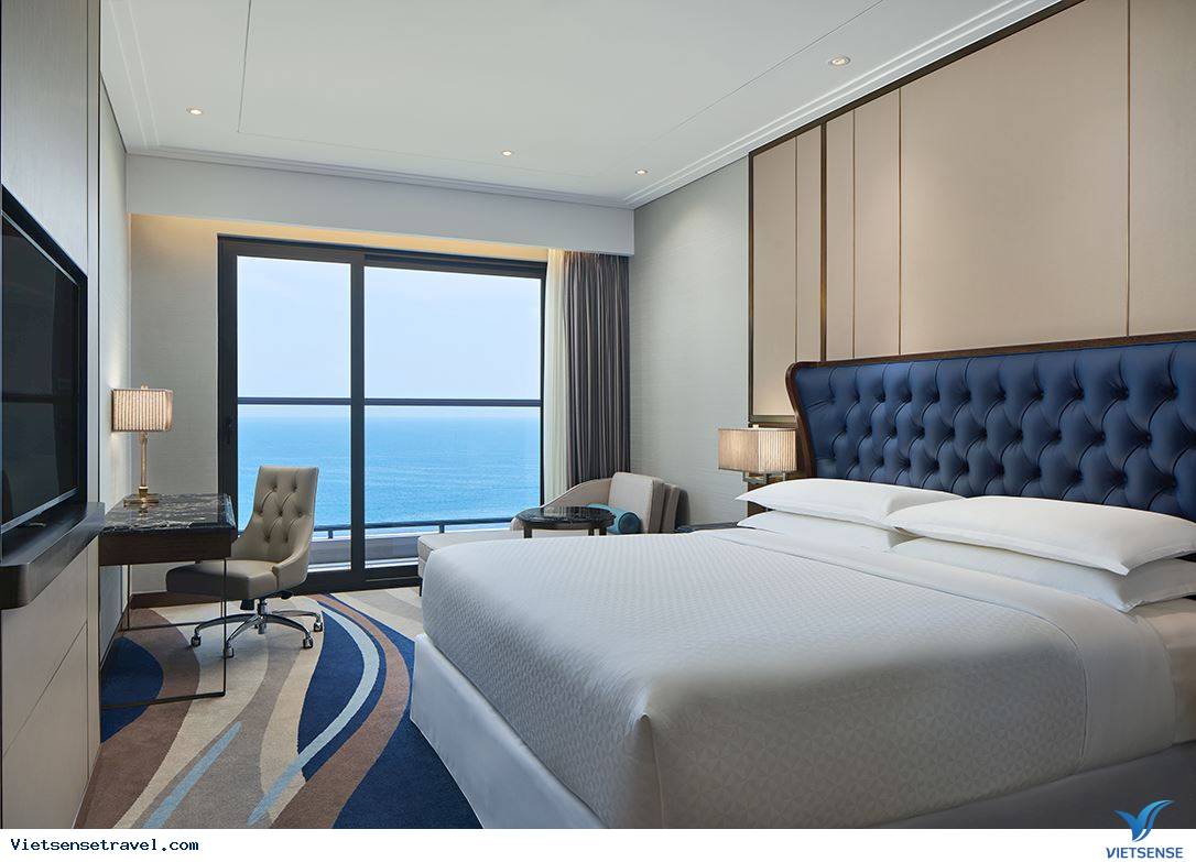 Deluxe-king-ocean-view