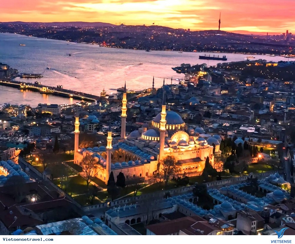 Đền thờ Blue Mosque có quy mô đồ sộ, tạo nên không gian linh thiêng Đền thờ Blue Mosque có quy mô đồ sộ, tạo nên không gian linh thiêng