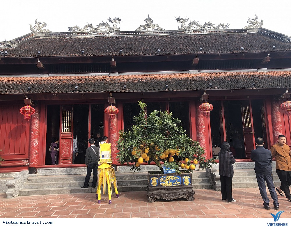 Đi lễ chùa đầu năm đã trở thành thói quen của nhiều người Việt