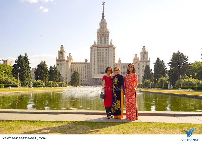 Du khách tham quan du lịch Matxcova