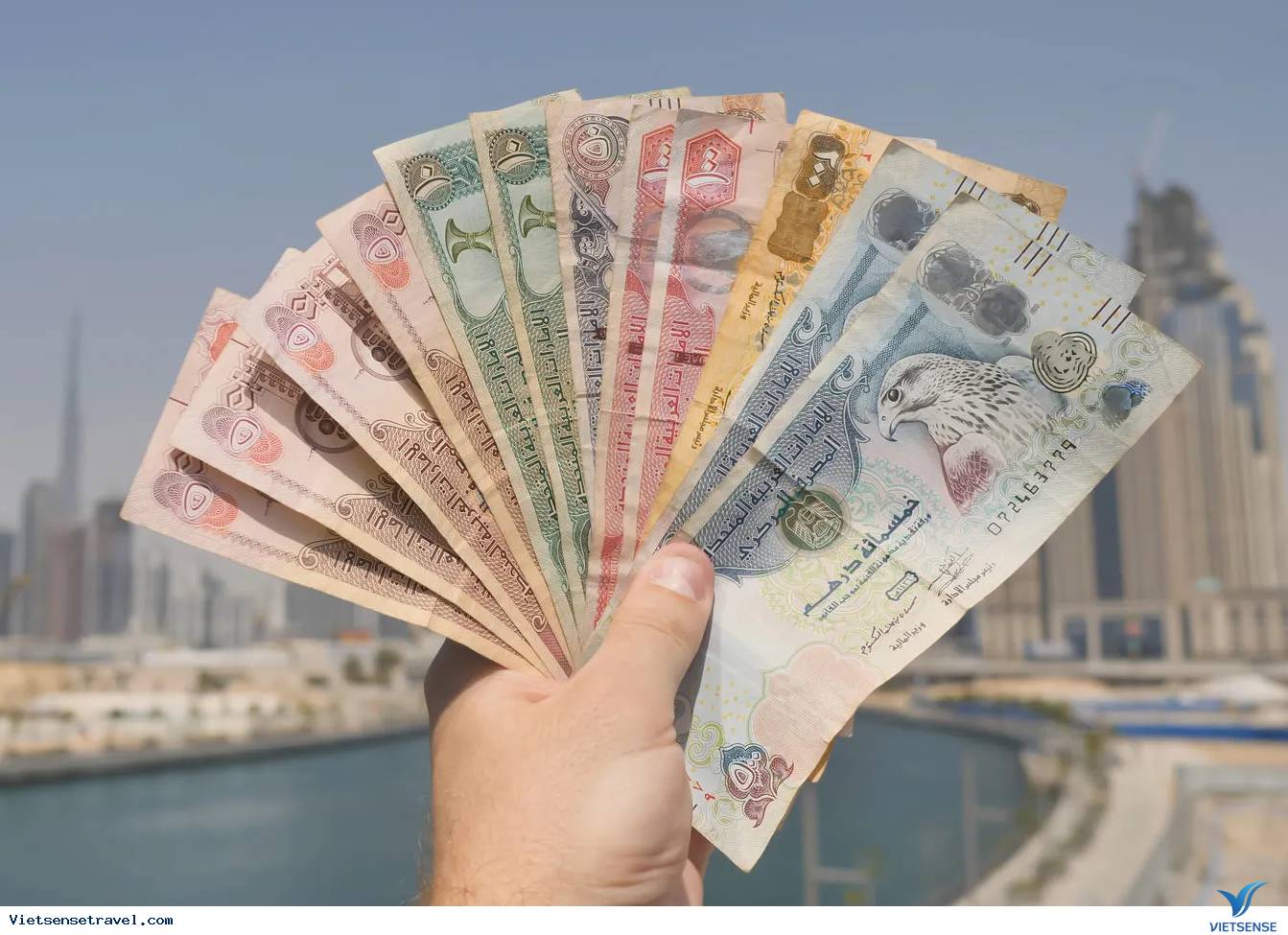 Đổi tiền Dirham khi đi du lịch Dubai