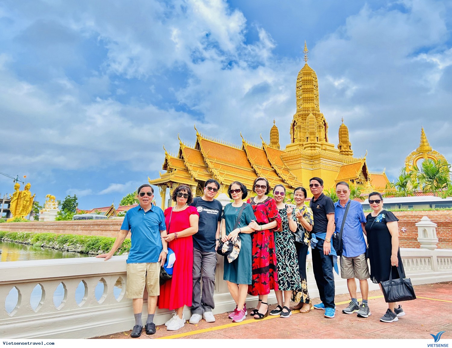 Hãy đến Thái Lan để khám phá vẻ đẹp đất nước này với con người thân thiện, ẩm thực đậm chất Đông Nam Á và khung cảnh thiên nhiên tuyệt đẹp. Bạn sẽ có những kỷ niệm không thể nào quên khi trải nghiệm du lịch tại đây.