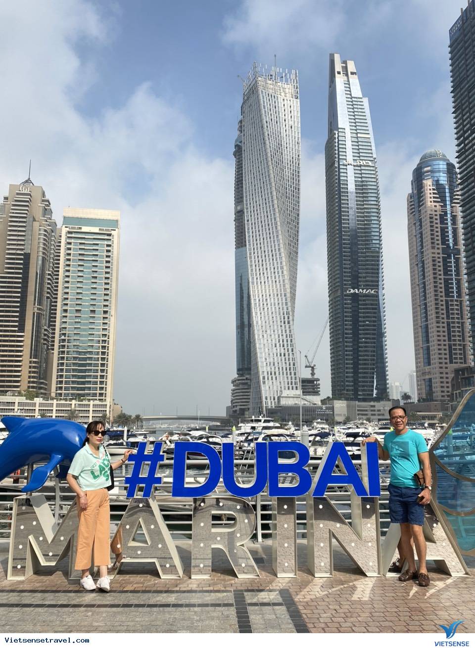 HÀ NỘI – DUBAI (Nghỉ đêm trên máy bay)