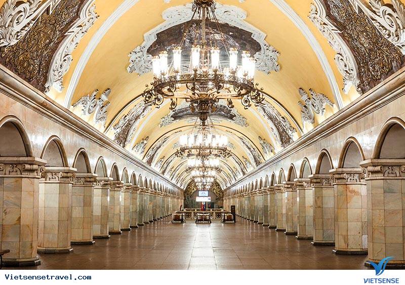 Ga Komsomolskaya lộng lẫy với kiến trúc Baroque