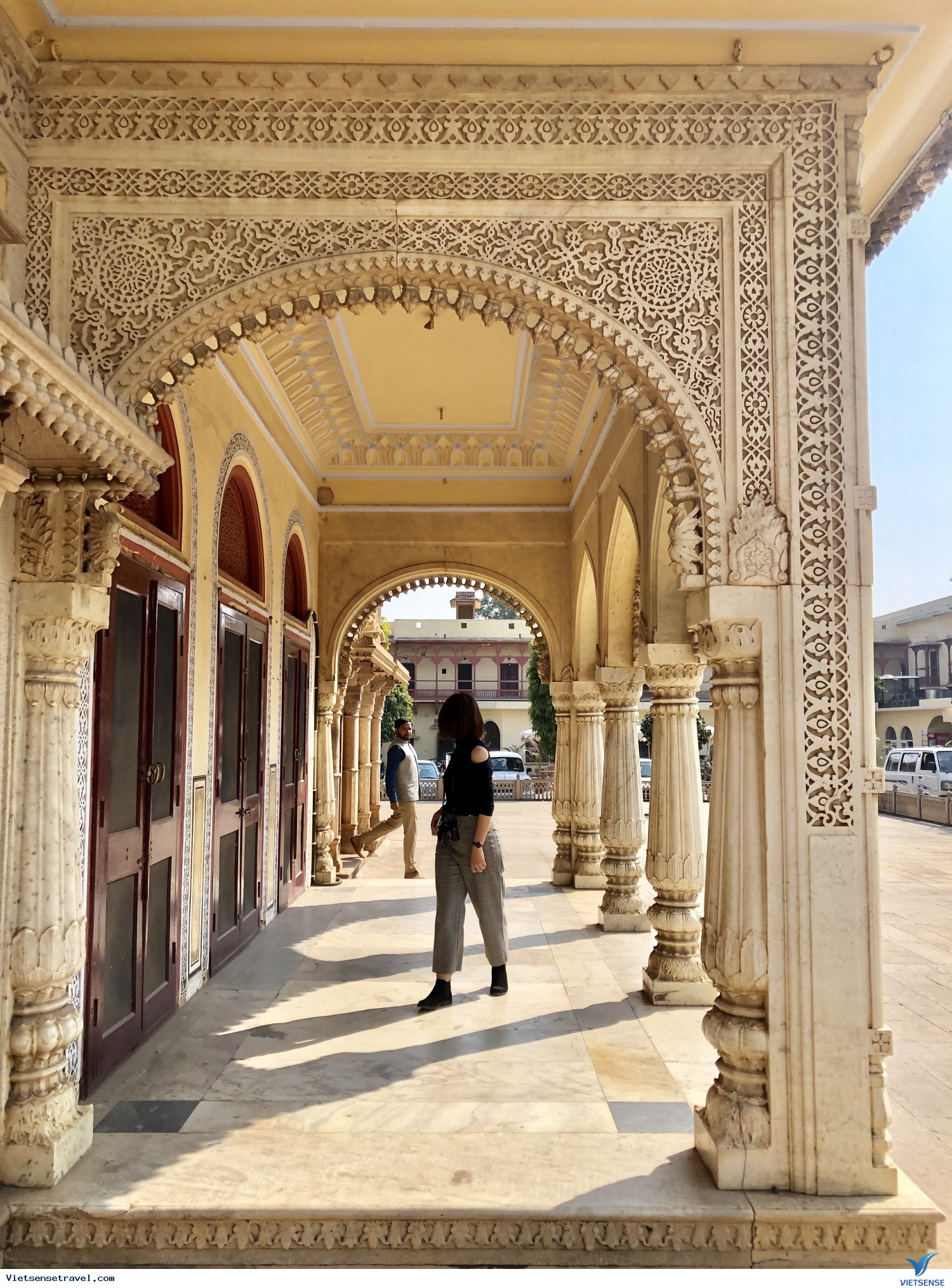 JAIPUR – AGRA