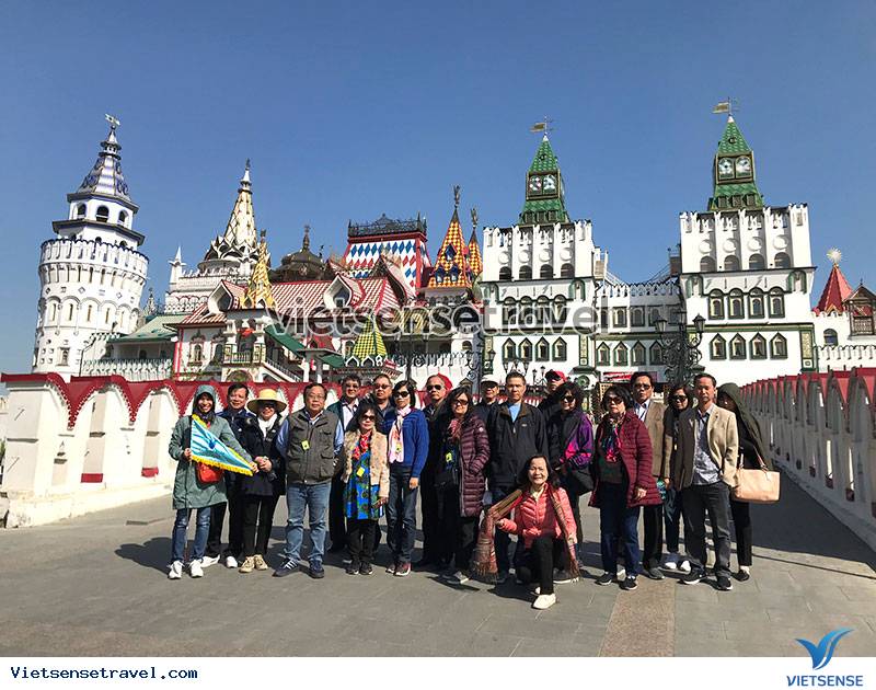 Khách đoàn Vietsense Travel trong chuyến du lịch Nga