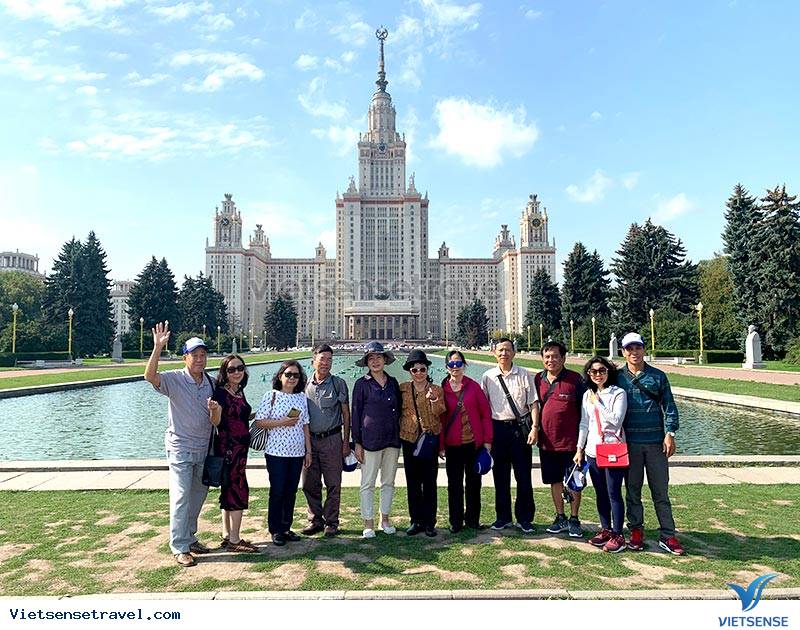 Khách đoàn Vietsense Travel trong chuyến du lịch Nga