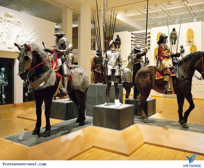 Bên trong Bảo tàng Vũ khí Kremlin ở Moscow