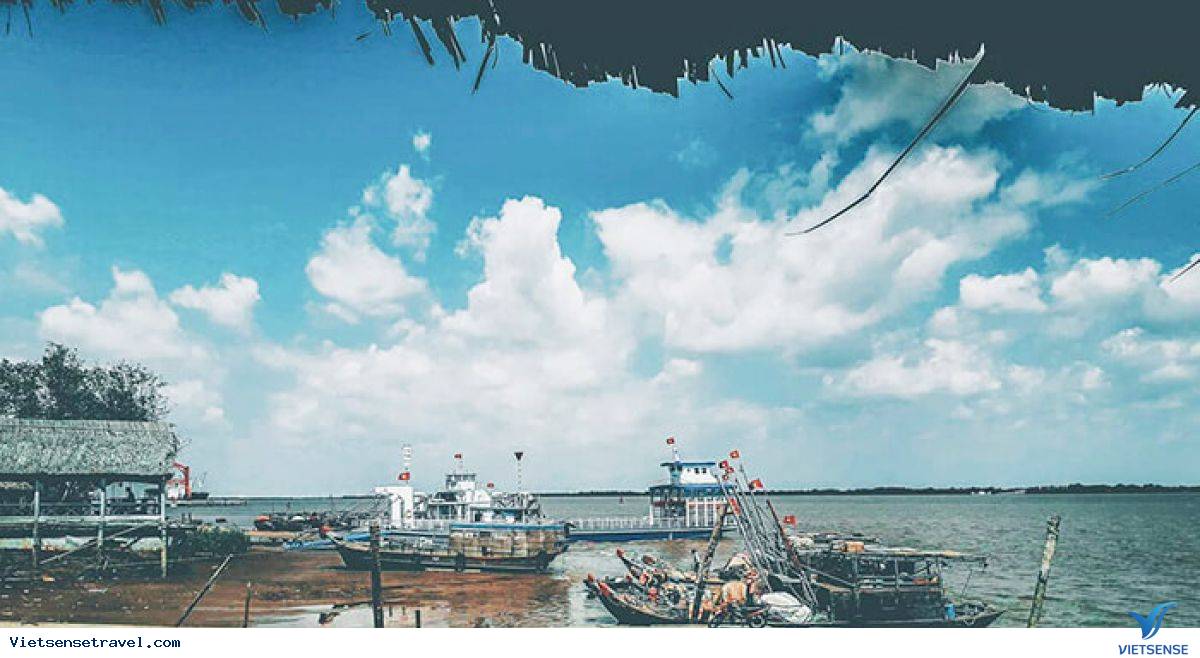 Cảng biển Tân Lập tọa lạc tại xã Tân Lập, huyện Cần Giuộc nằm ngay cửa sông Soài Rạp.
