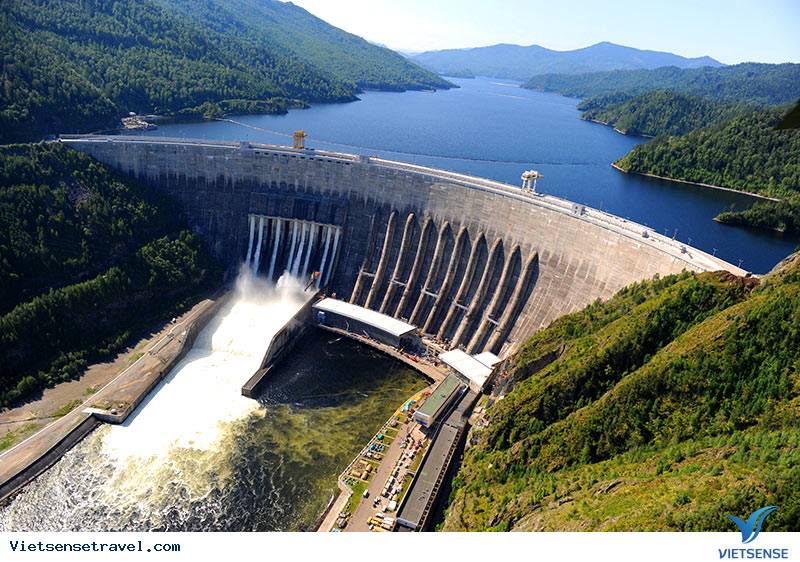 Nhà máy thủy điện Sayano-Shushenskaya trên sông Yenisei