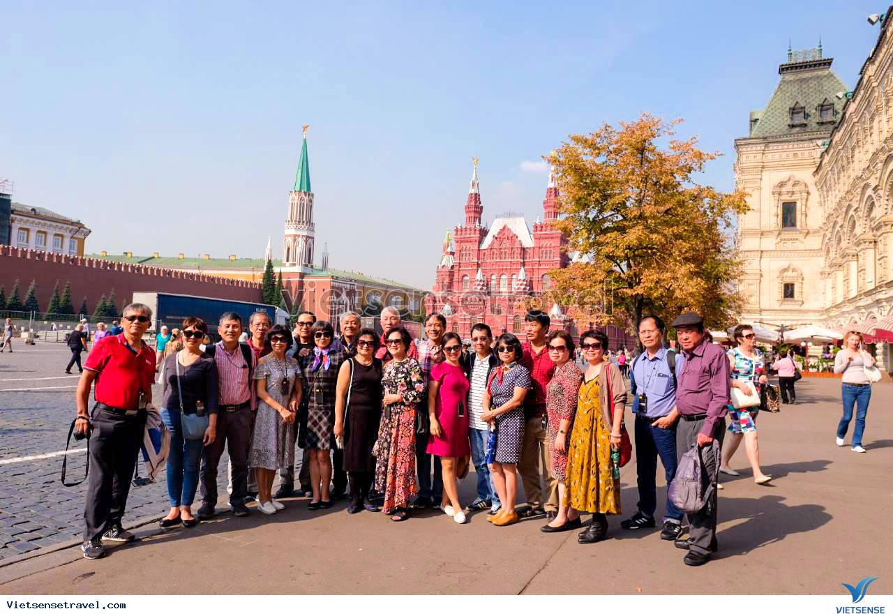 Đoàn khách du lịch từ Việt Nam do VietSense Travel tổ chức 2018