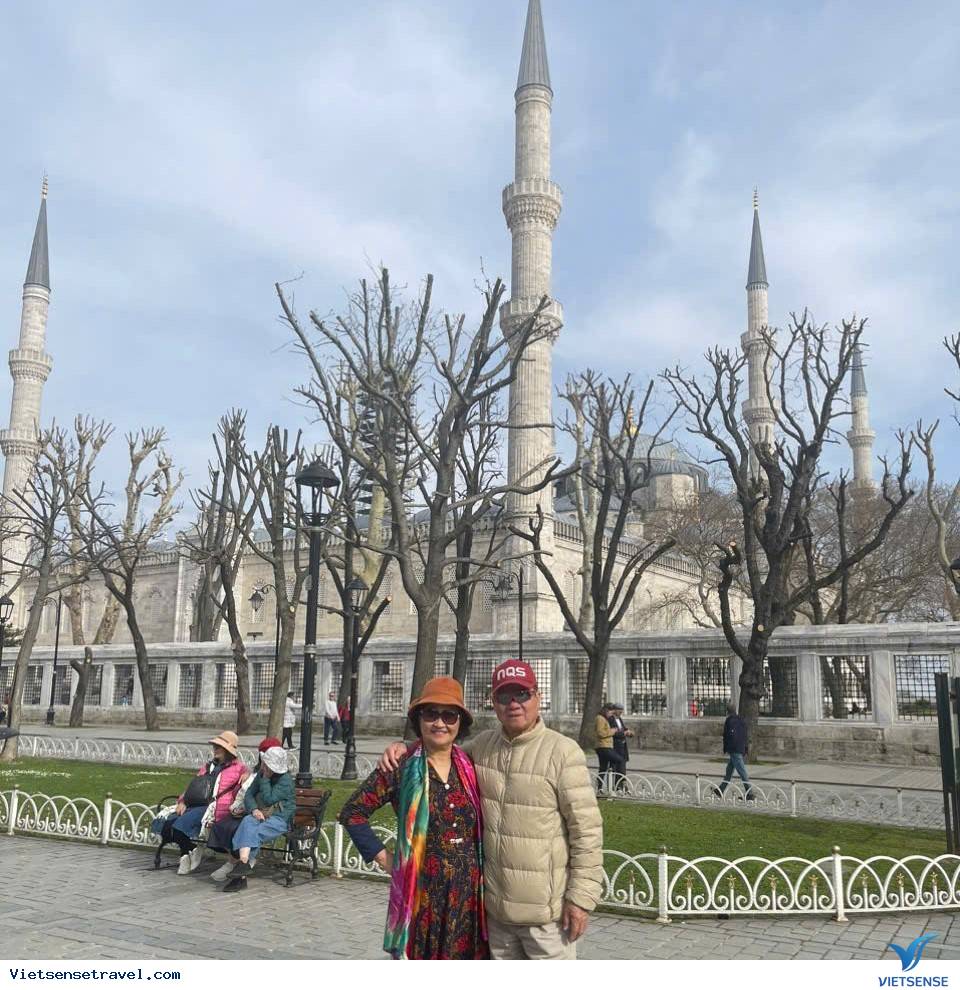 Khuôn viên bên ngoài nhà thờ Hồi giáo Blue Mosque Khuôn viên bên ngoài nhà thờ Hồi giáo Blue Mosque