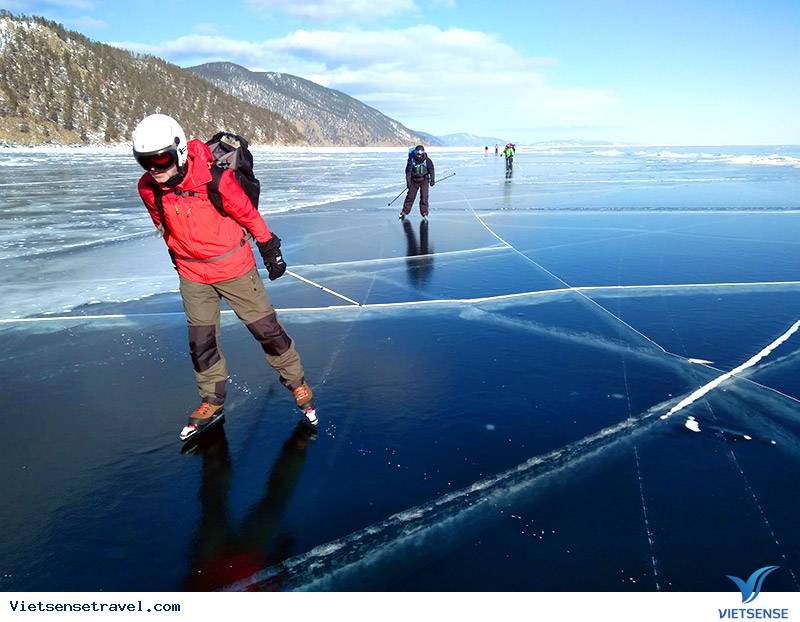 Trượt băng trên hồ Baikal