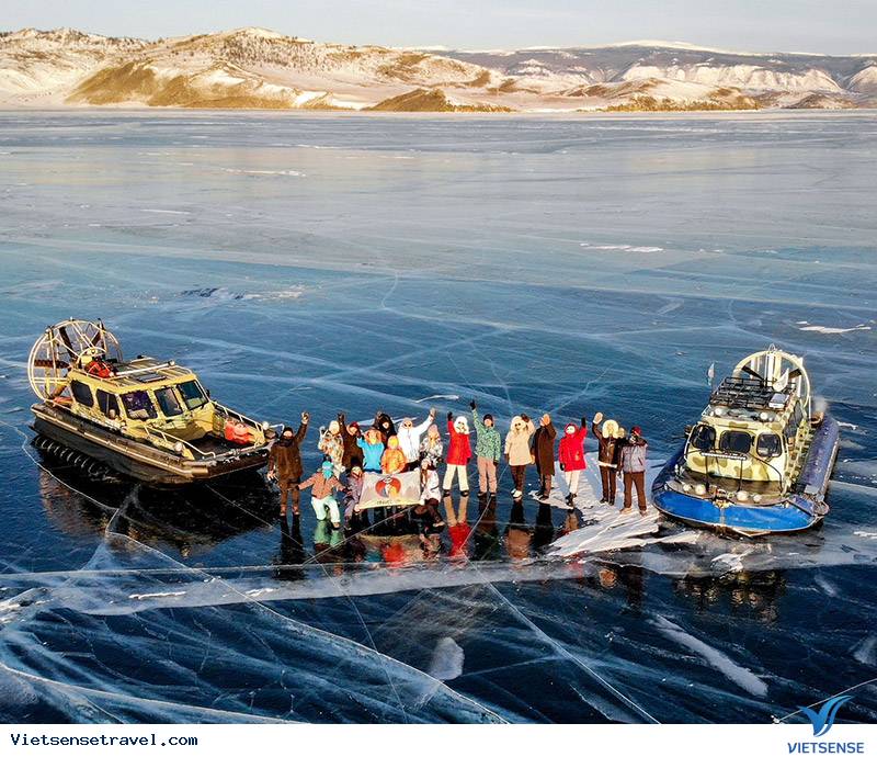 Du khách Vietsense Travel check - in tại hồ Baikal