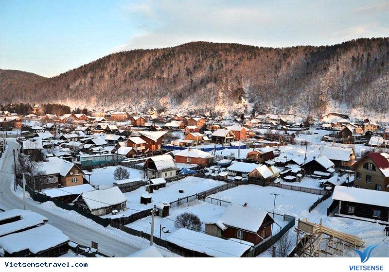 Toàn cảnh làng Listvyanka