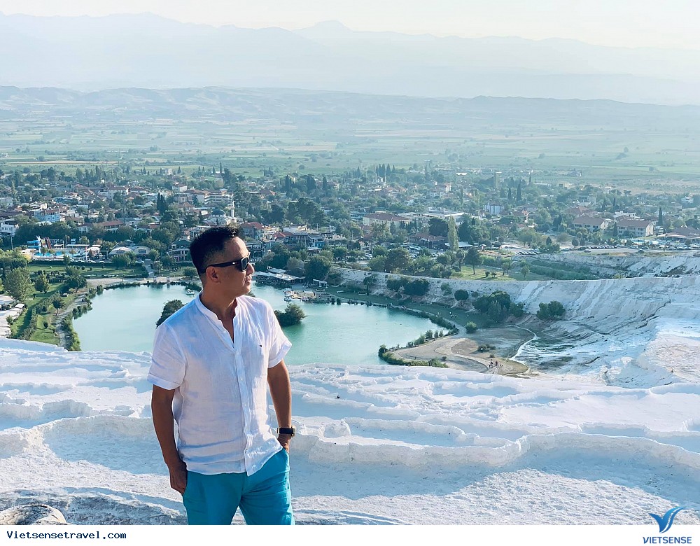 Lâu Đài Bông Pamukkale còn có nhiều suối khoáng nóng tự nhiên Lâu Đài Bông Pamukkale còn có nhiều suối khoáng nóng tự nhiên