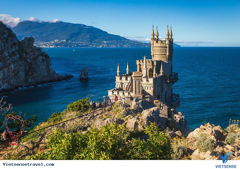 Kiến trúc Gothic đặc trưng của lâu đầu Chim Nhạn