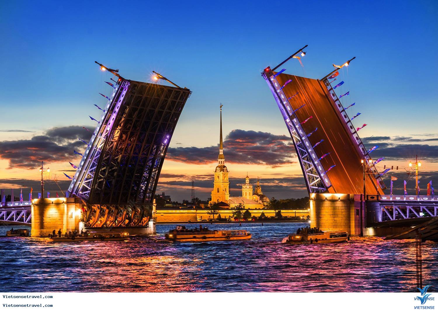 Lễ hội Đêm Trắng điểm nhấn độc đáo trong chuyến du lịch Nga