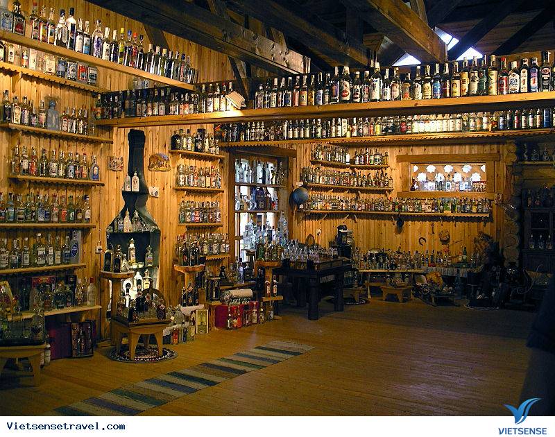 Bảo tàng rượu vodka ở làng Mandrogi Nga