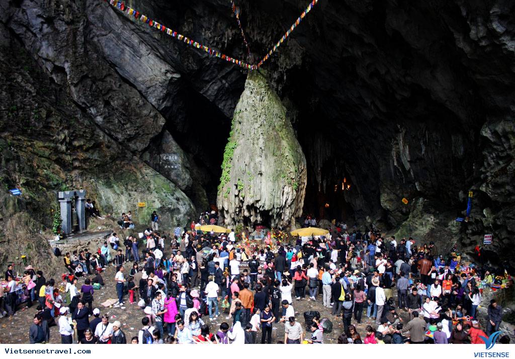 Nam Thiên Ðệ Nhất Ðộng - Chùa Hương