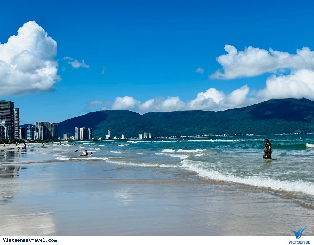 Nên đi biển Mỹ Khê vào tháng 4 - 9, khi trời xanh, nắng rực rỡ Nên đi biển Mỹ Khê vào tháng 4 - 9, khi trời xanh, nắng rực rỡ