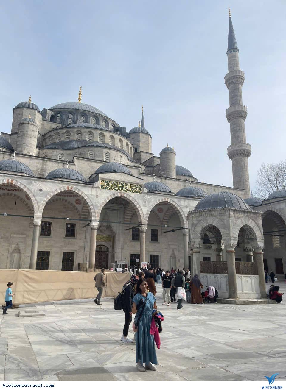 Nên đi Blue Mosque vào mùa xuân hoặc mùa thu