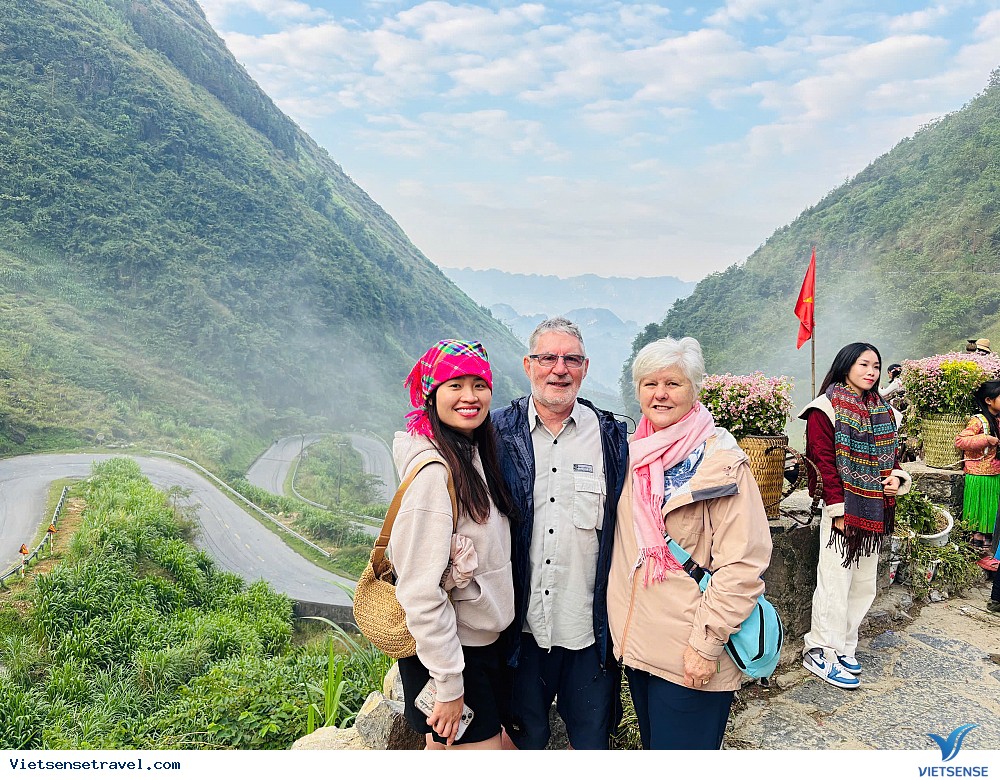 Ngắm nhìn cung đường uốn lượn tại dốc Thẩm Mã