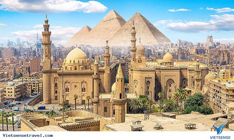 Ngày 1: Khởi hành từ Hà Nội đi Doha nối chuyến đến Ai Cập