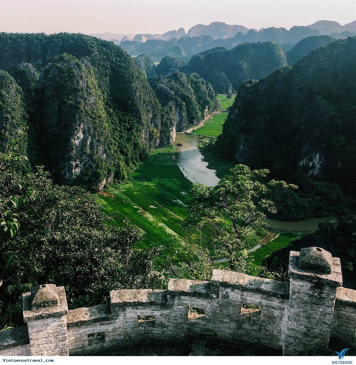 điểm quan sất hang Múa, Ninh Bình