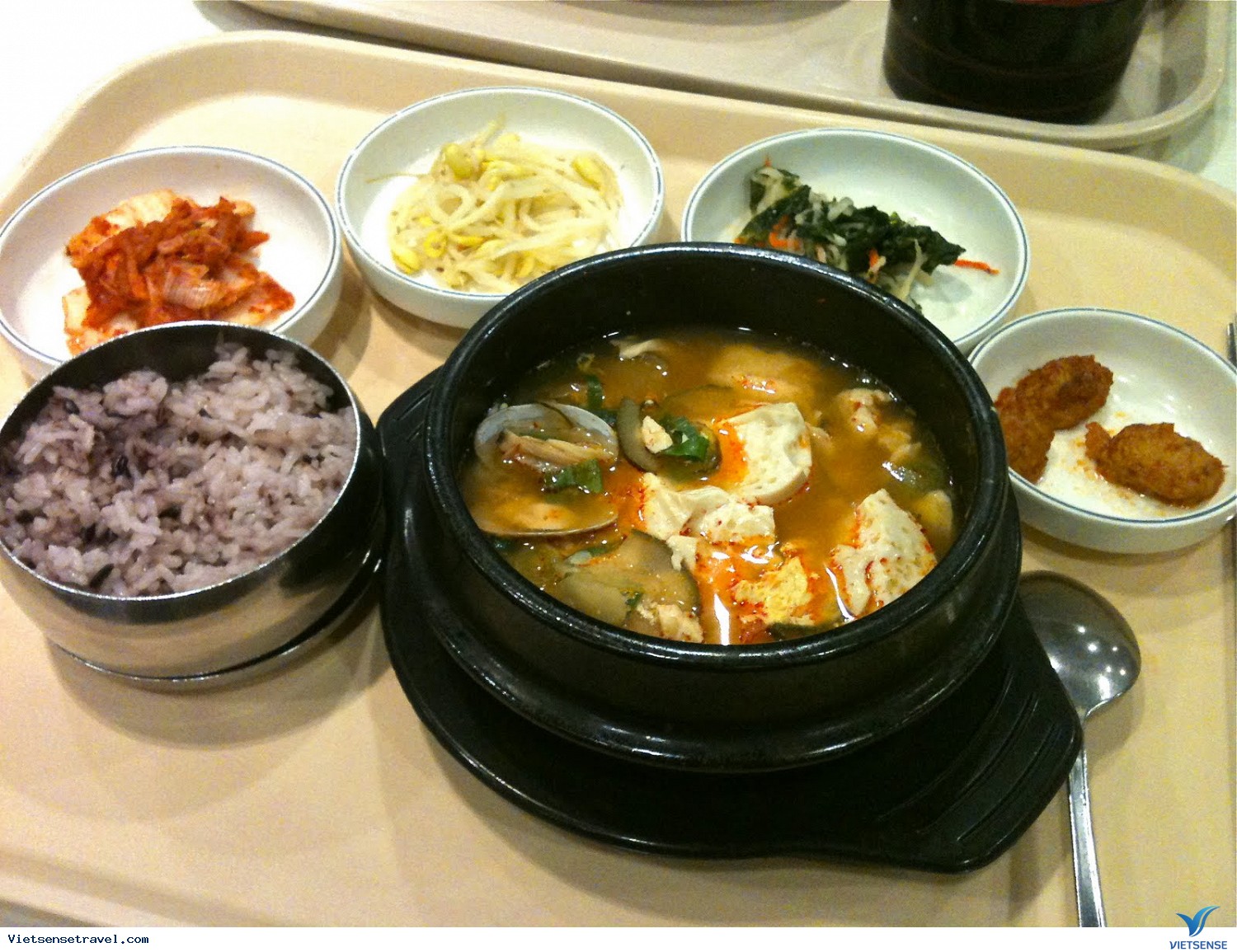 Cơm với canh tương Hàn Quốc