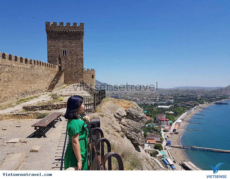 Du khách Vietsense Travel check - in tại Pháo đài Genoese Sudak