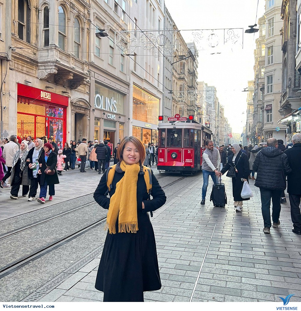 Phố cổ Balat với những con phố nhỏ uốn lượn Phố cổ Balat với những con phố nhỏ uốn lượn