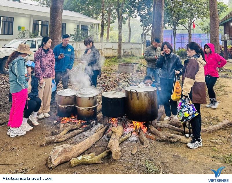 Quây quần bên bếp lửa, tự đồ xôi và thưởng thức mang đến giây phút ấm áp