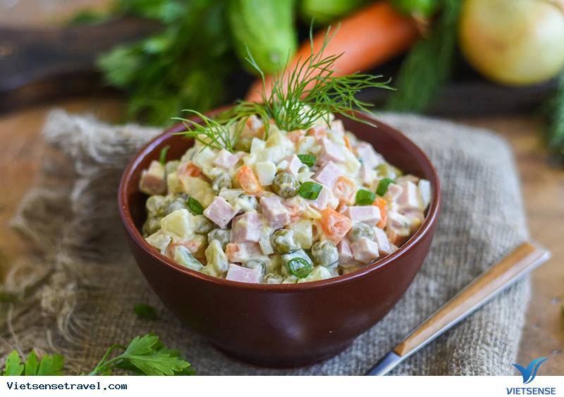 Salad Olivier món khai vị truyền thống của Nga