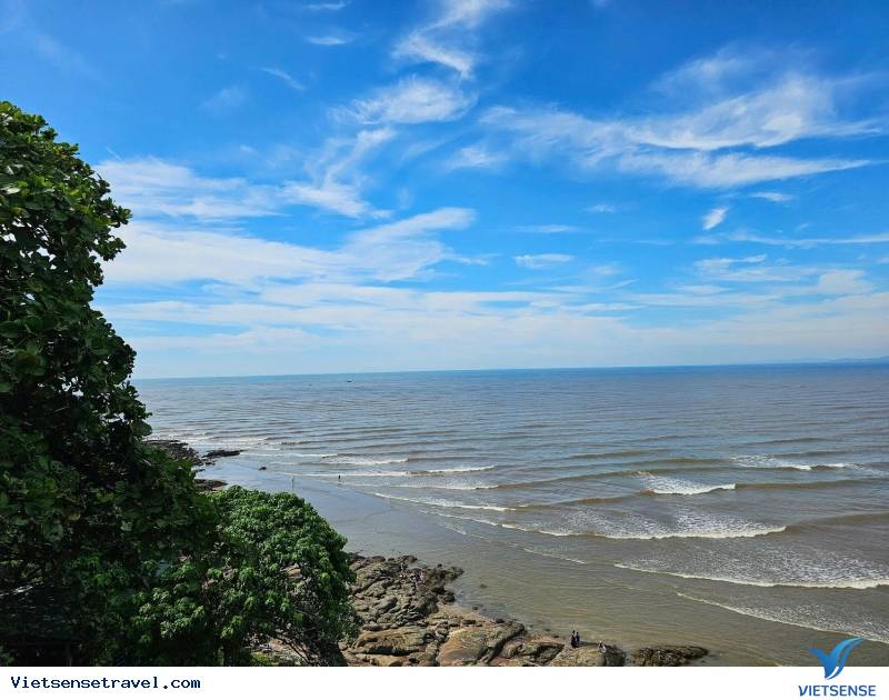 Sầm Sơn cách Hà Nội khoảng 170km, thuận t iện cho chuyến nghỉ dưỡng ngày hè Sầm Sơn cách Hà Nội khoảng 170km, thuận t iện cho chuyến nghỉ dưỡng ngày hè