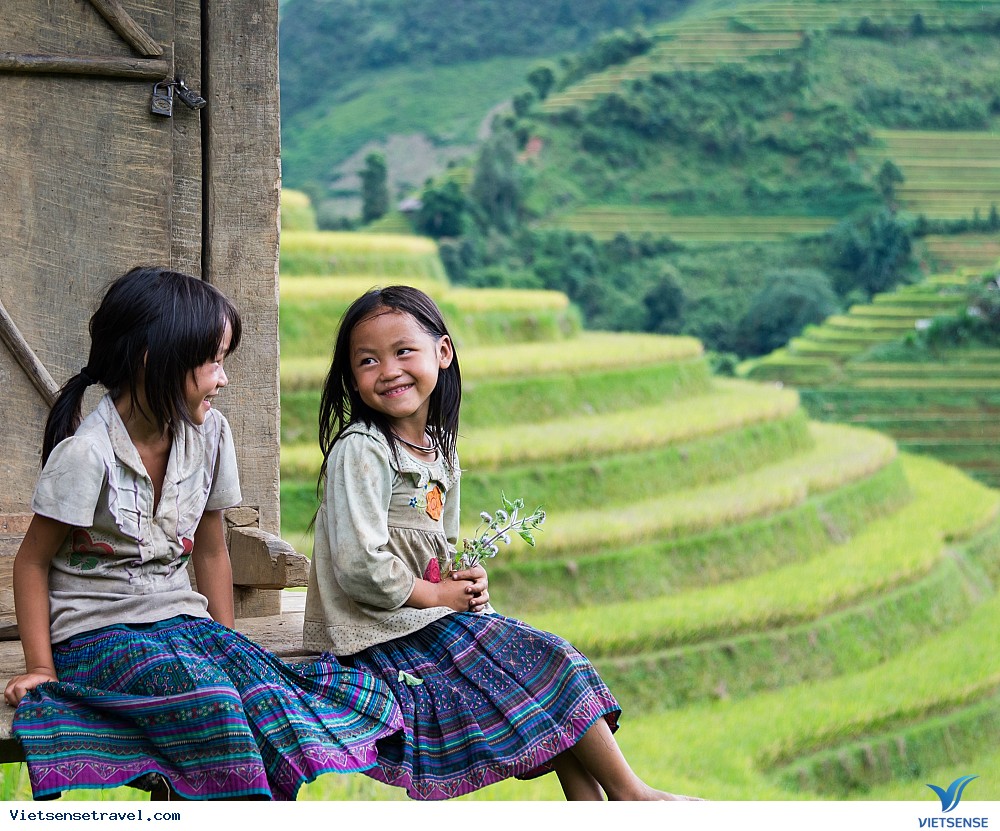 Sapa nổi tiếng với các em bé dân tộc và những cánh đồng ruộng bậc thang bát ngát