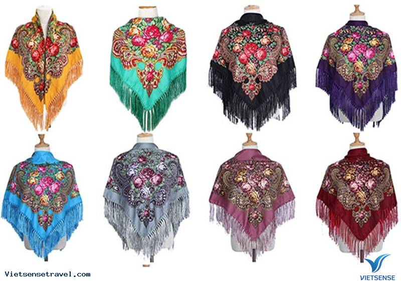 Khăn choàng Pavlovo Posad với họa tiết hoa rực rỡ