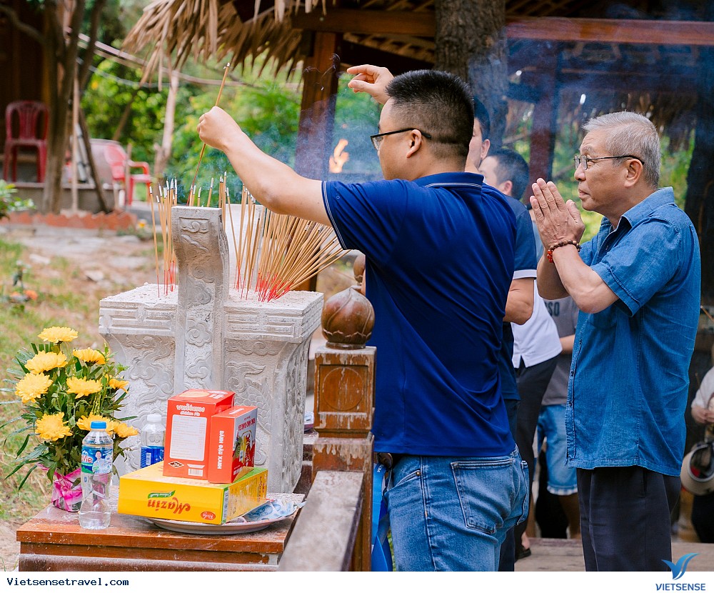 Thành tâm cầu nguyên để cầu may, cầu lộc đầu năm