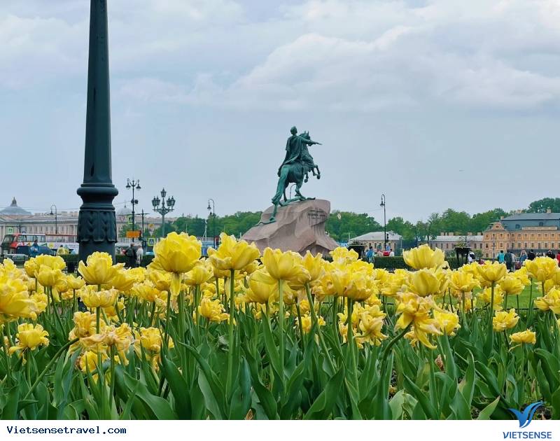 Thời tiết mùa xuân nước Nga mát mẻ, băng tan dần