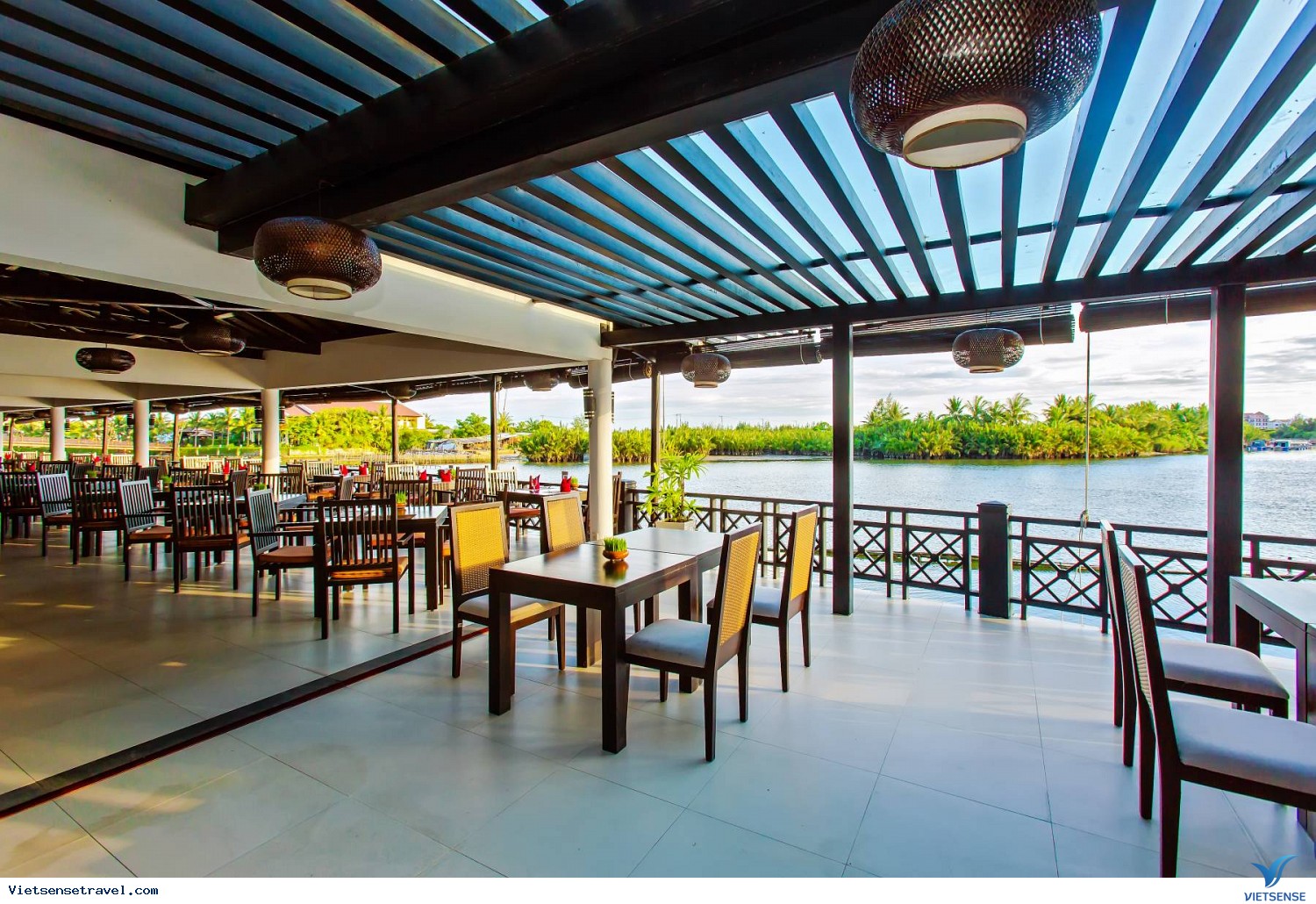 NHÀ HÀNG & BAR BREEZE Mũi Né 