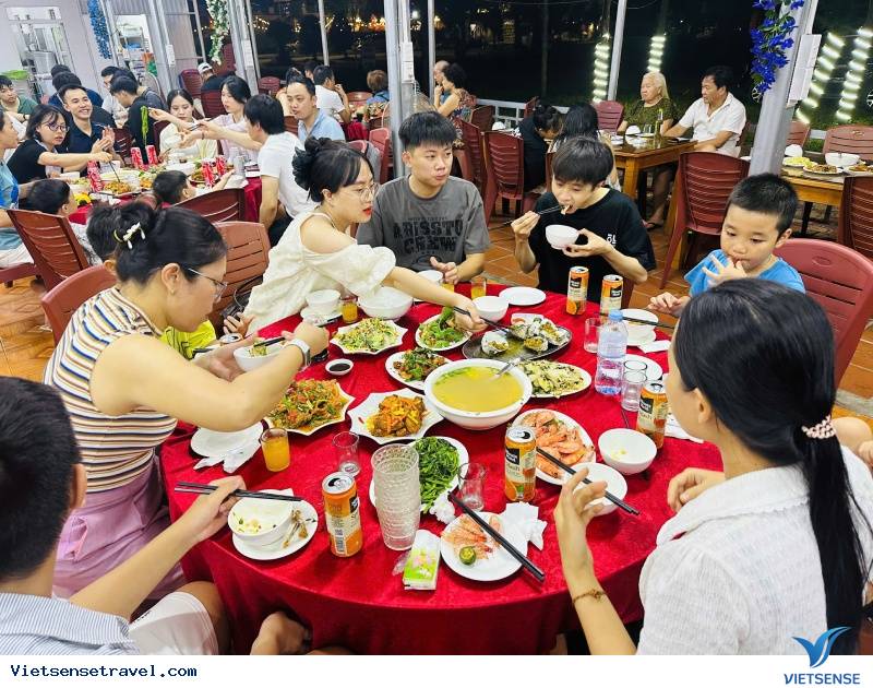 Trà Cổ có ẩm thực đa dạng, đặc biệt là hải sản tươi ngon