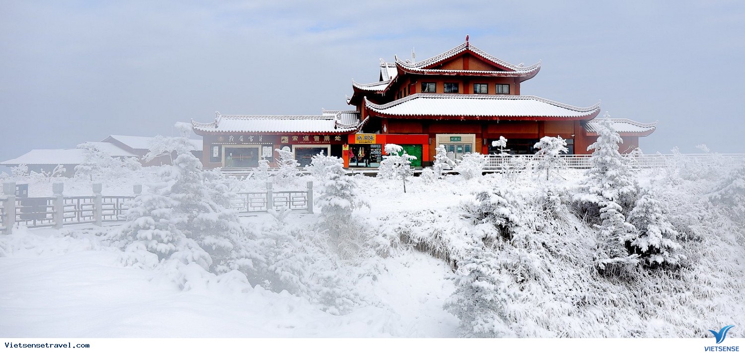Mùa đông Trung Quốc: Tiết trời se lạnh của mùa đông Trung Quốc tràn ngập trong hình ảnh đẹp tuyệt vời này. Hãy đắm mình trong cảnh tuyết phủ ở Đại Lý, hay chiêm ngưỡng những con sông đông cứng băng bao quanh Thành Đông. Cảnh sắc mùa đông Trung Quốc mang đến cho bạn trải nghiệm tuyệt vời nhất.
