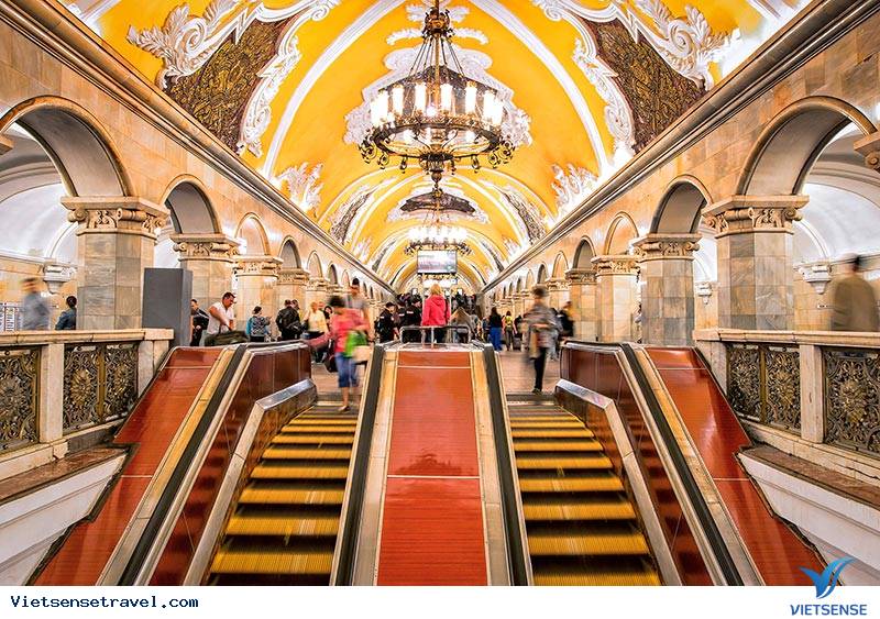 Tàu điện ngầm là lựa chọn tiện lợi khi tham quan Tu viện Alekseevsky