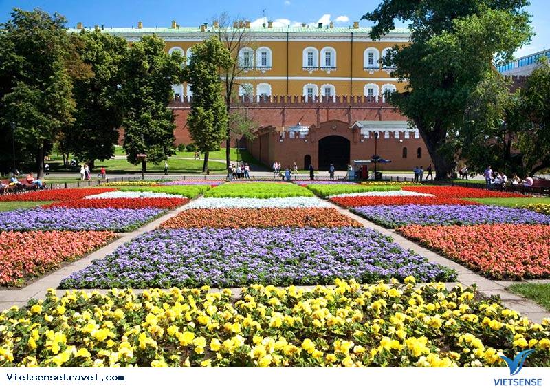 Thảm hoa được chăm sóc tỉ mỉ của Vườn Alexander